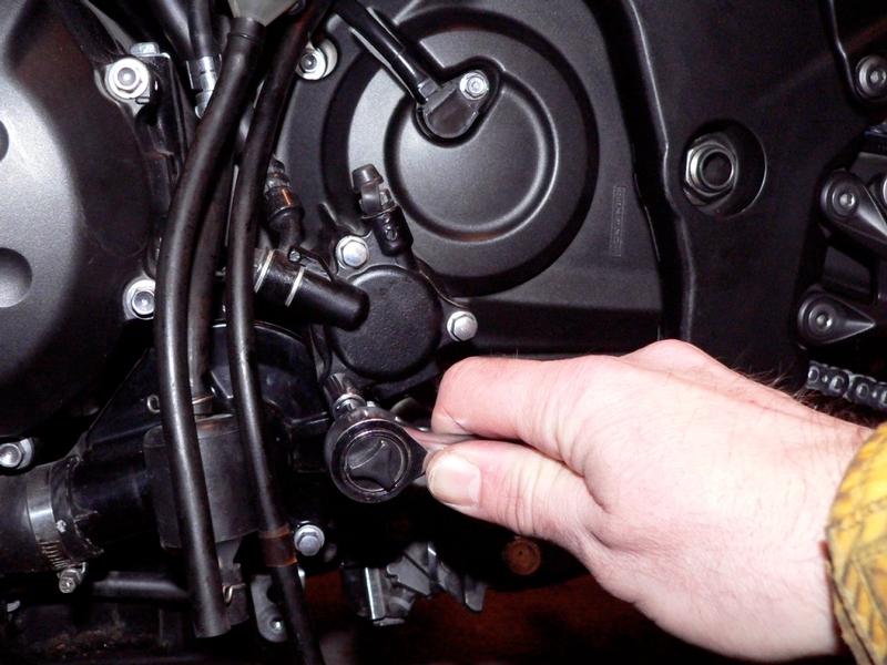 CLUTCH SLAVE CYLINDER REMOVAL