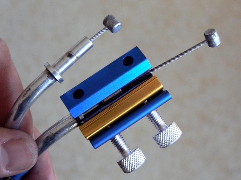 Throttle Cable Clean and Lube