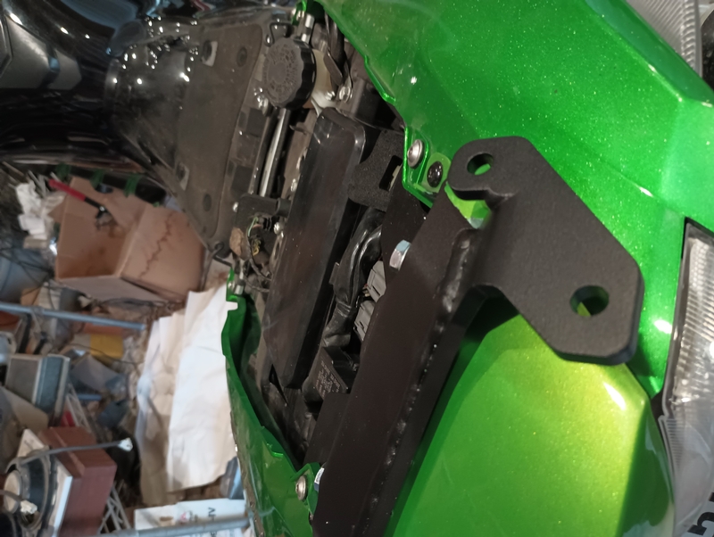 Top box mounting brackets